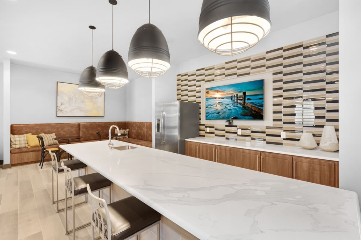 Apartments near GMU Science & Technology Campus Abberly Avera